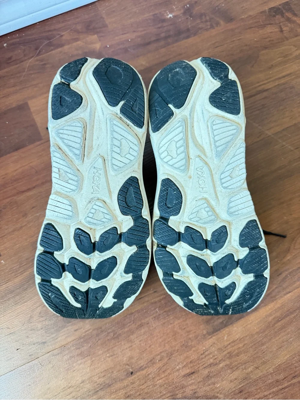 Hoka Women's Clifton 10 Running Shoes size 9.5